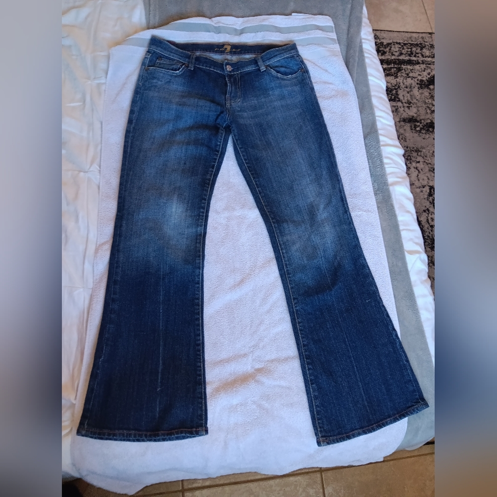7 For All Mankind Bootcut Jeans. Size 31.